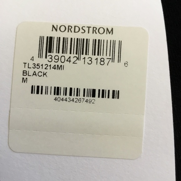 ❌SOLD❌"Leith"medium black top - Picture 5 of 5
